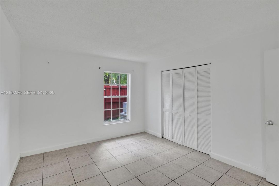 For Sale: $205,000 (1 beds, 1 baths, 671 Square Feet)