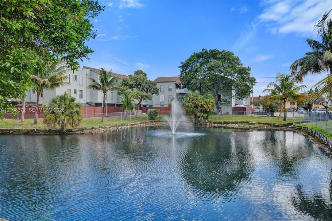 For Sale: $205,000 (1 beds, 1 baths, 671 Square Feet)
