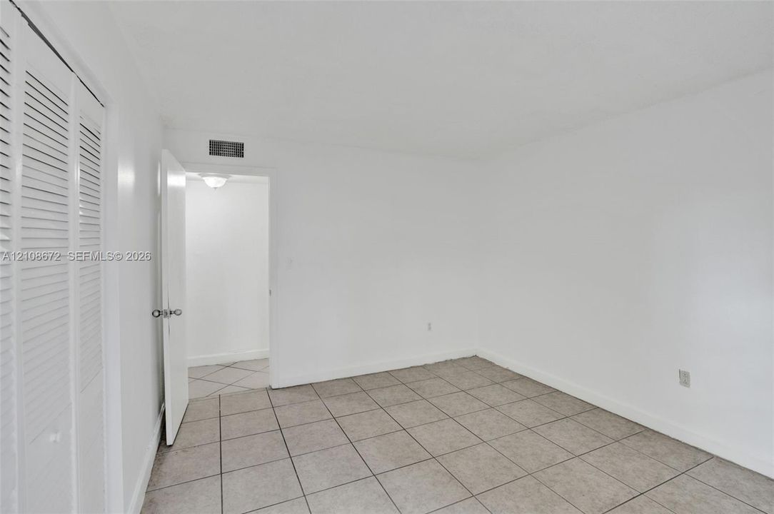 For Sale: $205,000 (1 beds, 1 baths, 671 Square Feet)