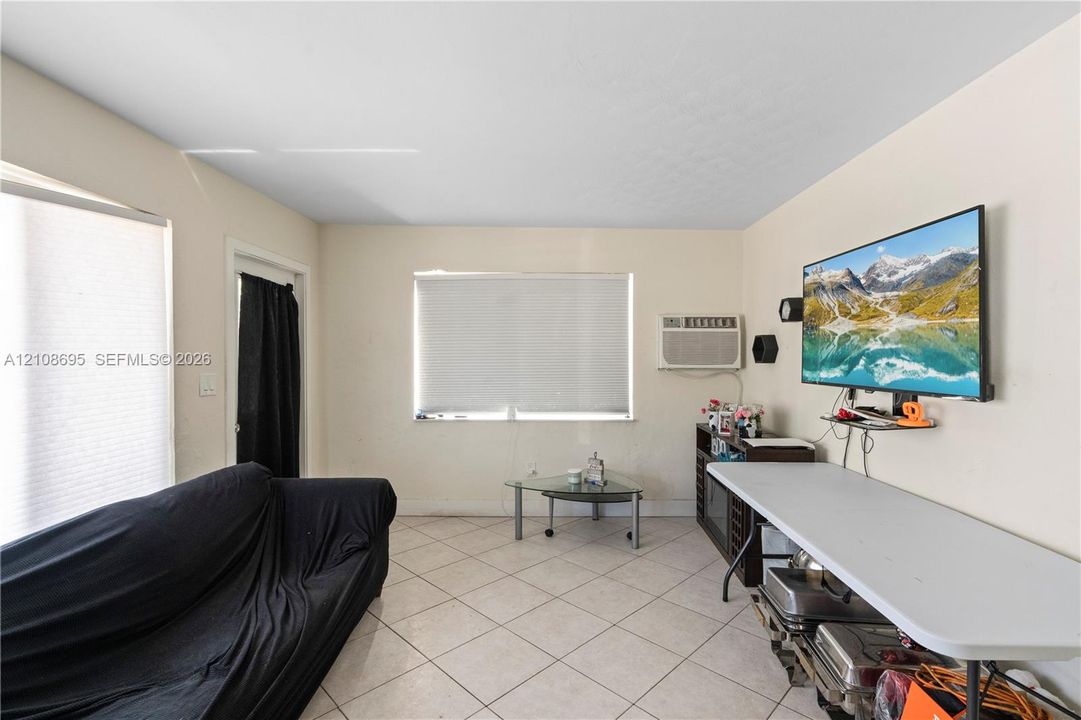 En Venta: $675,000 (0 camas, 0 baños, 2077 Pies cuadrados)