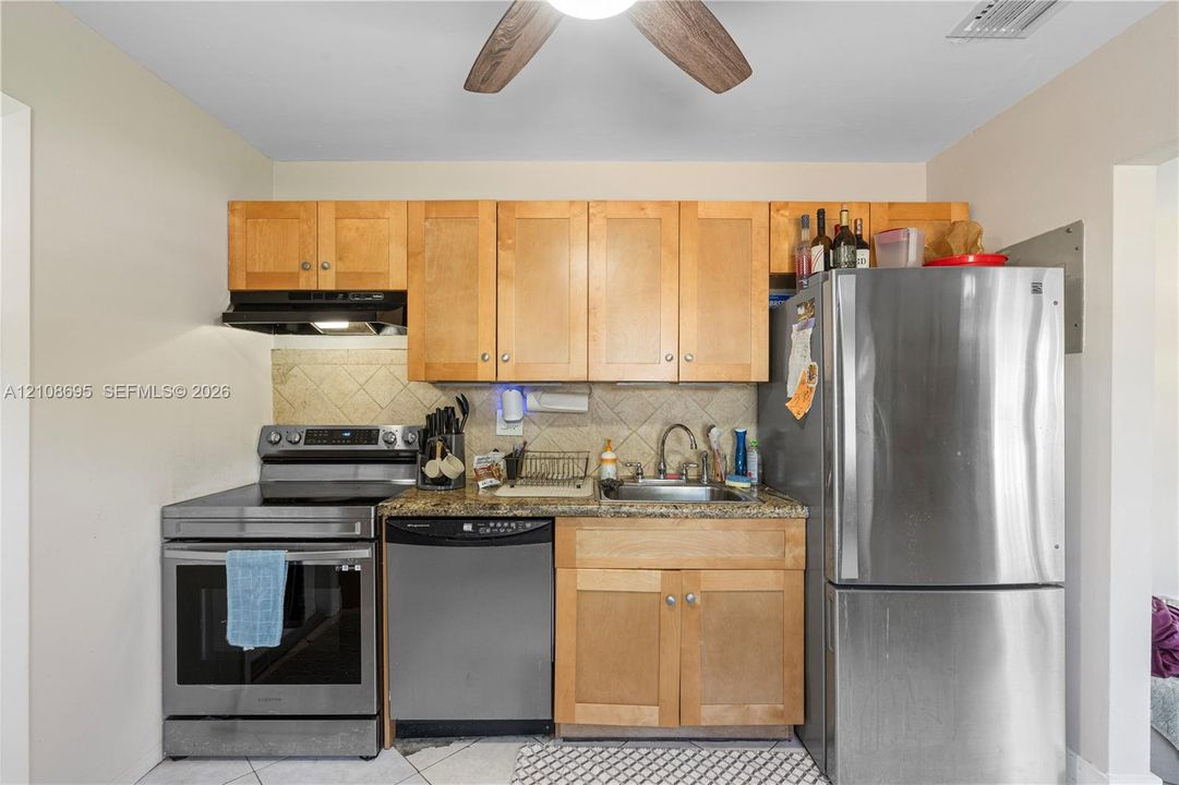 En Venta: $675,000 (0 camas, 0 baños, 2077 Pies cuadrados)