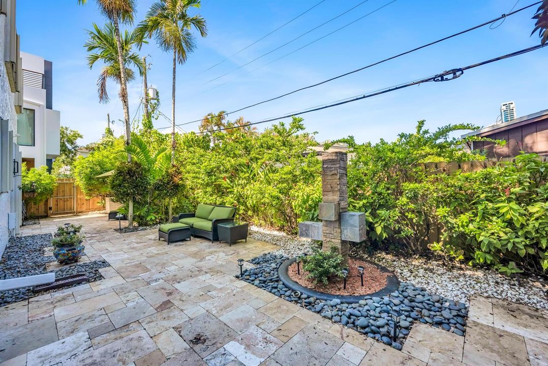 1627 E BROWARD BLVD-14