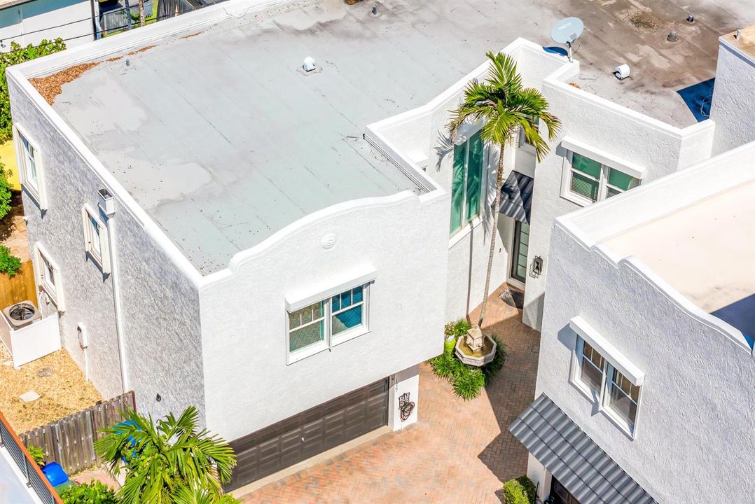 1627 E BROWARD BLVD-52
