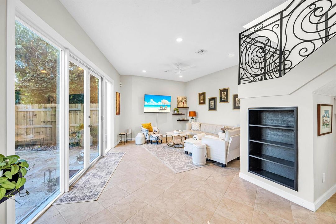 1627 E BROWARD BLVD-12