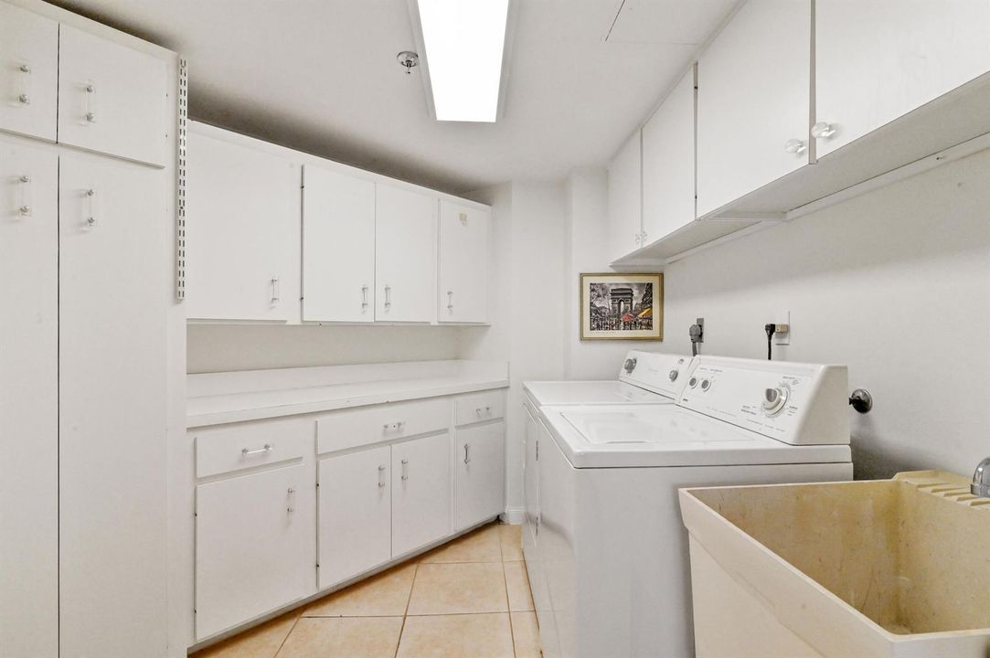 LAUNDRY ROOM