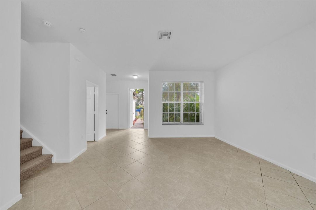 12 Living Area (2)