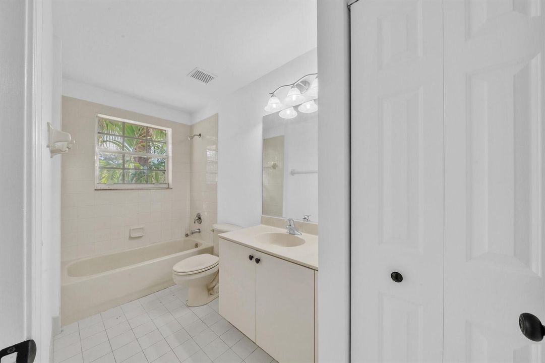 18 Guest Bathroom (1)