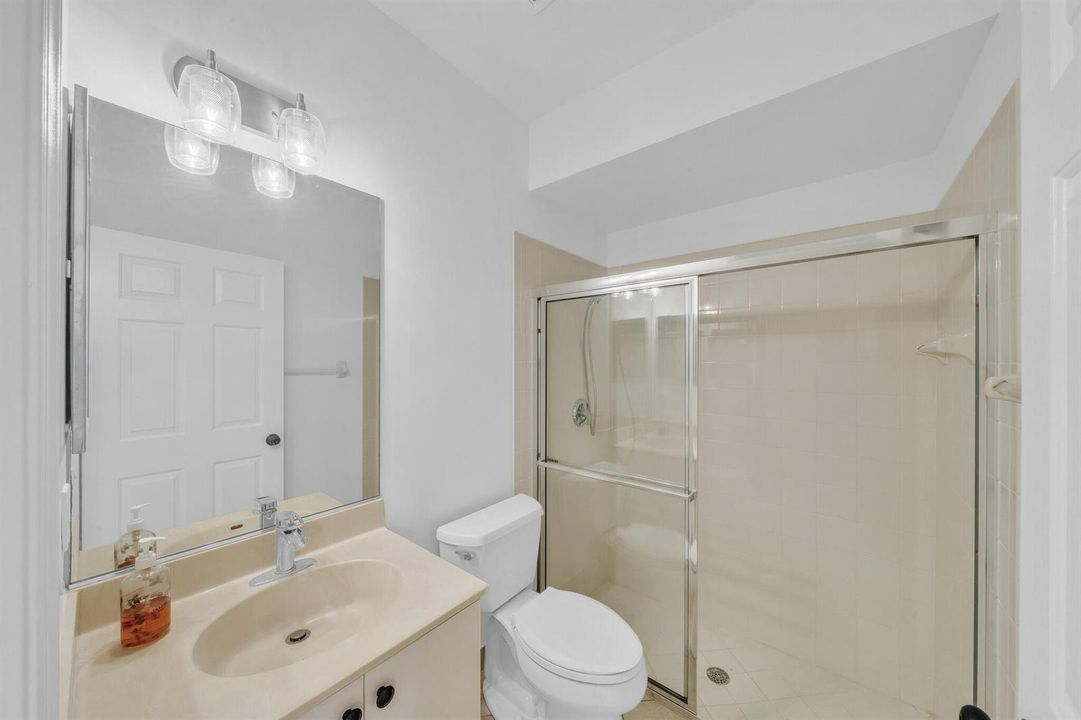 6 Guest Bathroom (1)