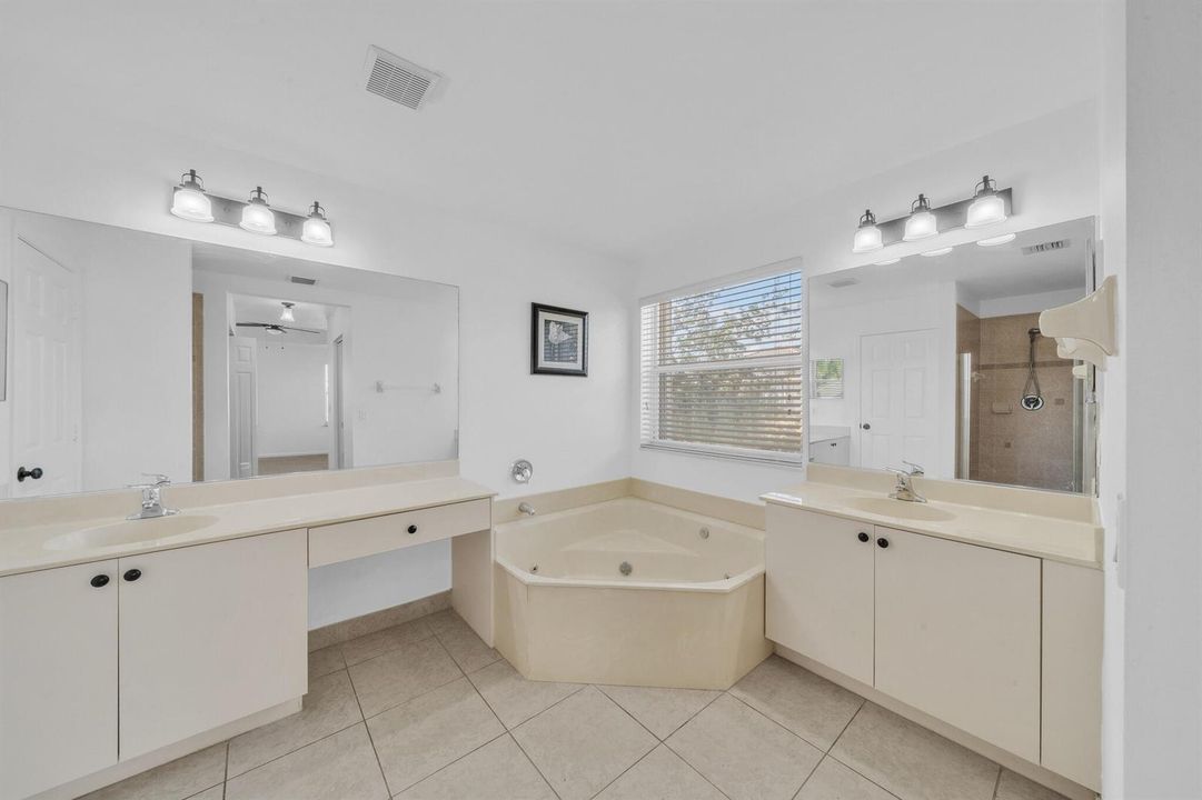 14 Primary Bedroom Suite (5)