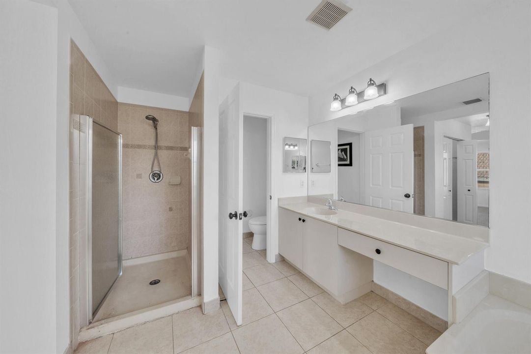14 Primary Bedroom Suite (7)