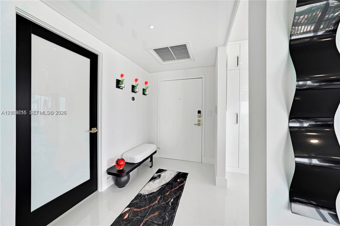 В аренду: $8,750 (2 спален, 2 ванн, 1645 Квадратных фут)