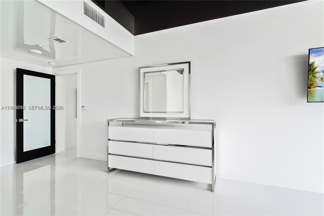 В аренду: $8,750 (2 спален, 2 ванн, 1645 Квадратных фут)