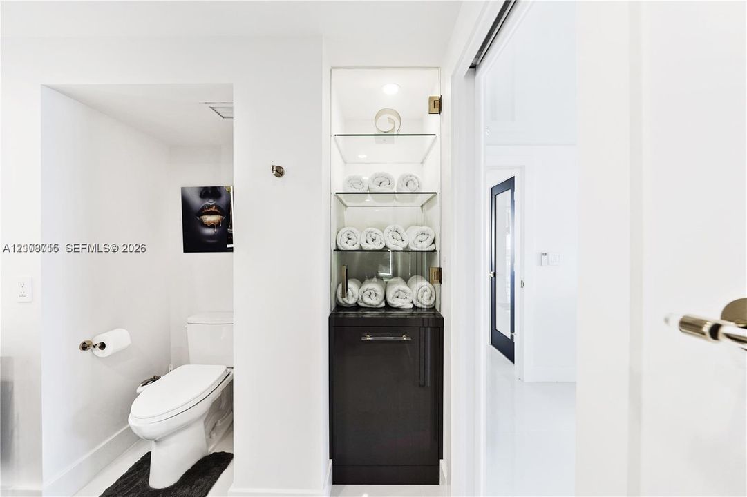 В аренду: $8,750 (2 спален, 2 ванн, 1645 Квадратных фут)
