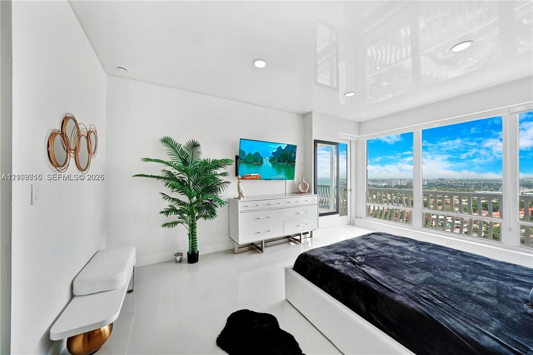 В аренду: $8,750 (2 спален, 2 ванн, 1645 Квадратных фут)