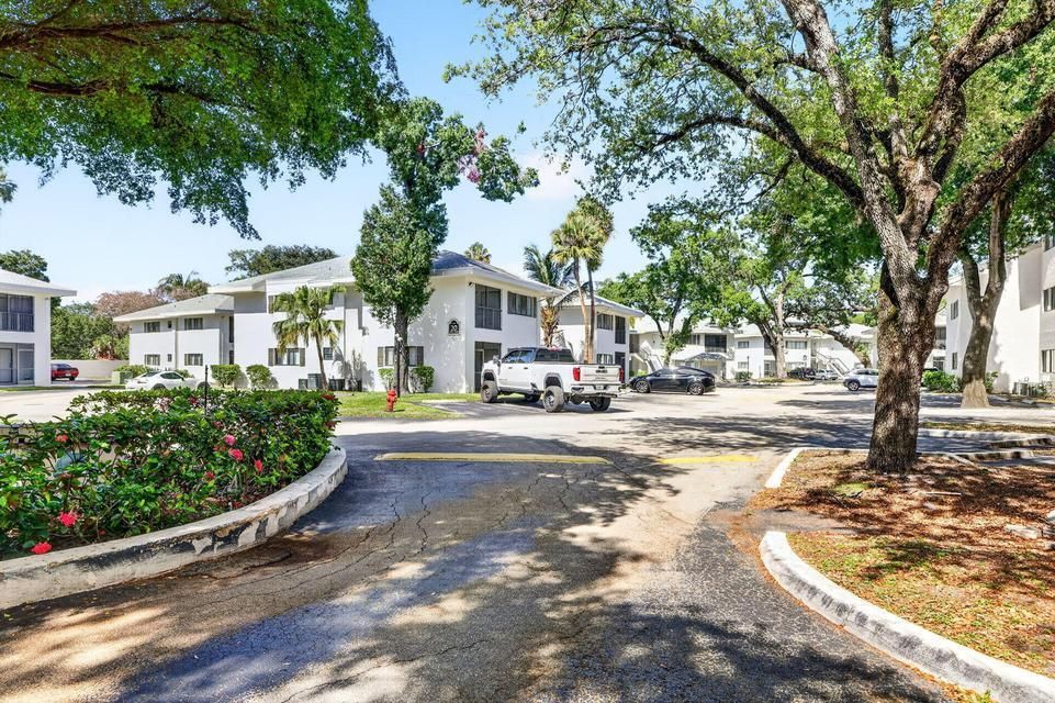 Marina Oaks Entrance