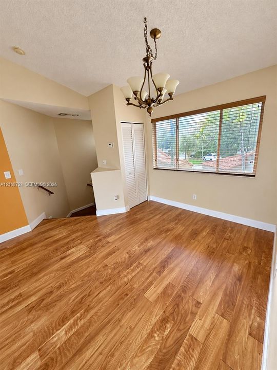 For Rent: $2,200 (1 beds, 1 baths, 1059 Square Feet)