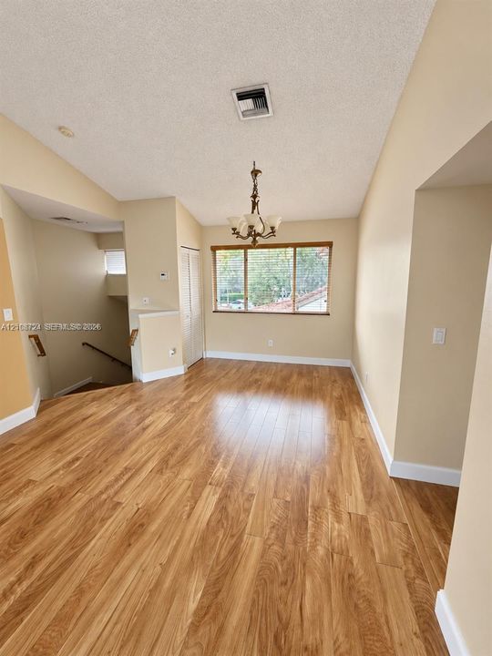 For Rent: $2,200 (1 beds, 1 baths, 1059 Square Feet)