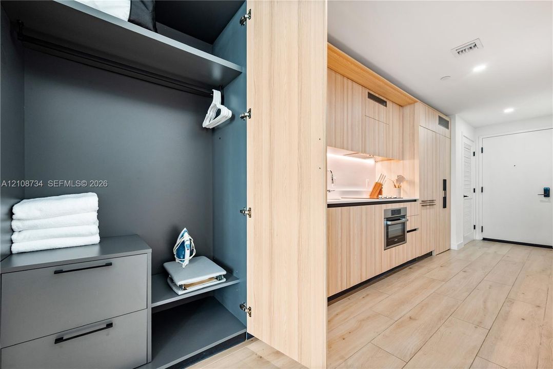En Venta: $389,000 (0 camas, 1 baños, 378 Pies cuadrados)