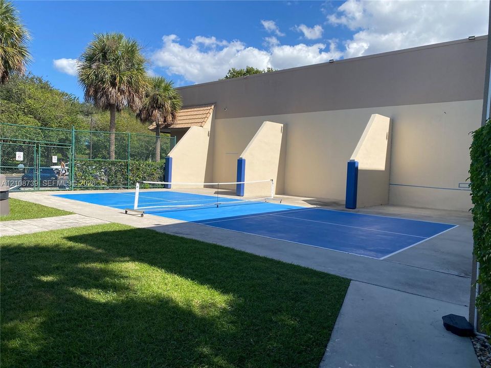 For Sale: $574,000 (3 beds, 2 baths, 1487 Square Feet)