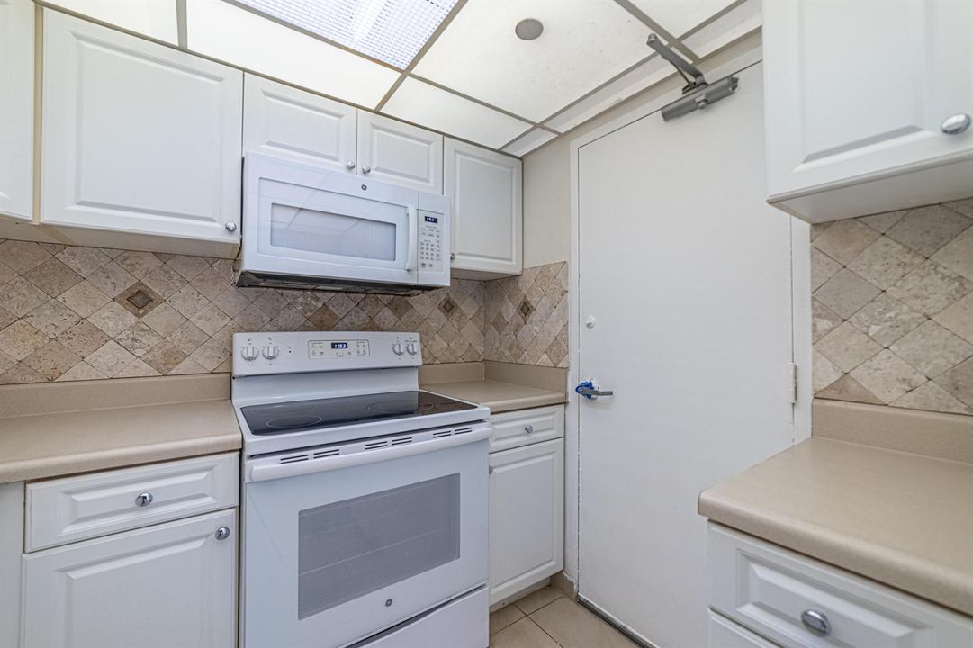 Kitchen-C (4)