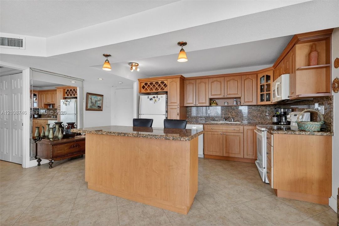 For Sale: $764,900 (2 beds, 2 baths, 1455 Square Feet)