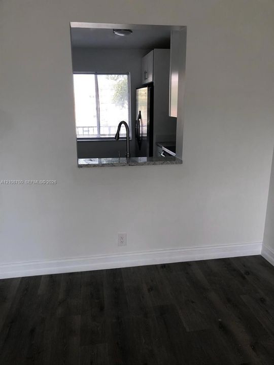 For Sale: $275,000 (2 beds, 2 baths, 832 Square Feet)