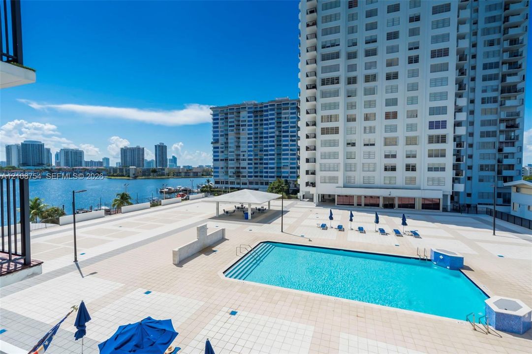 En Venta: $259,000 (2 camas, 2 baños, 1073 Pies cuadrados)