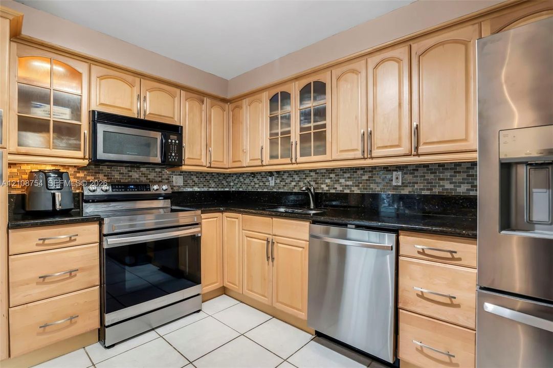 En Venta: $259,000 (2 camas, 2 baños, 1073 Pies cuadrados)