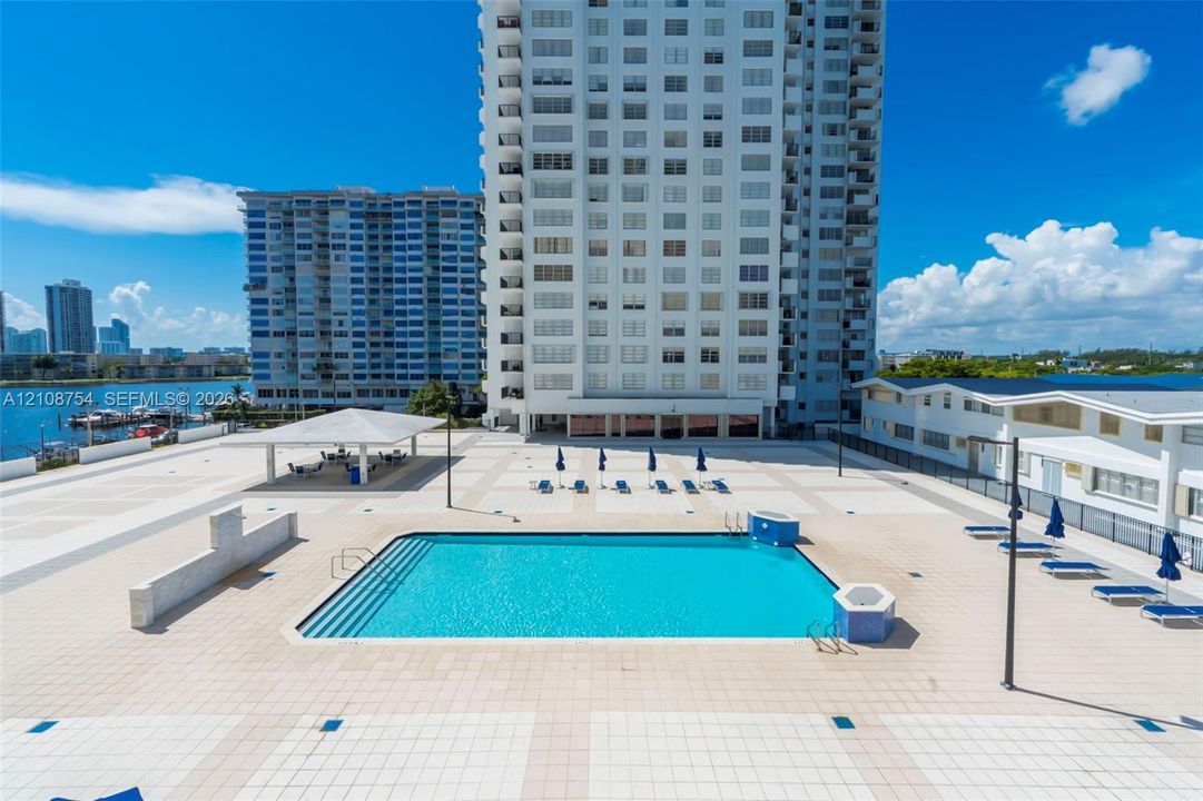 En Venta: $259,000 (2 camas, 2 baños, 1073 Pies cuadrados)