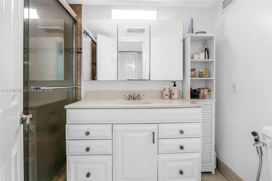 En Venta: $259,000 (2 camas, 2 baños, 1073 Pies cuadrados)