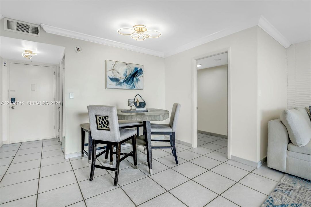 En Venta: $259,000 (2 camas, 2 baños, 1073 Pies cuadrados)
