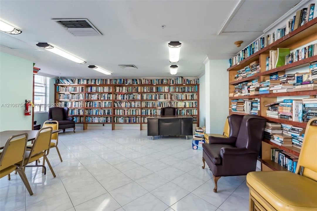 En Venta: $259,000 (2 camas, 2 baños, 1073 Pies cuadrados)