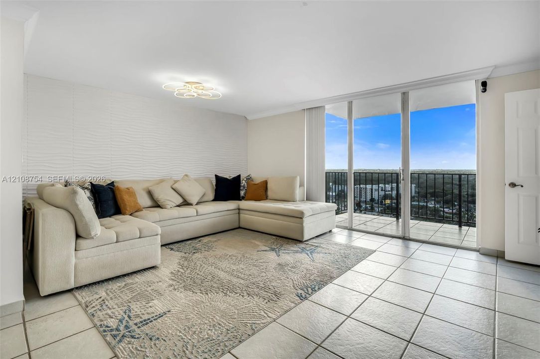 En Venta: $259,000 (2 camas, 2 baños, 1073 Pies cuadrados)