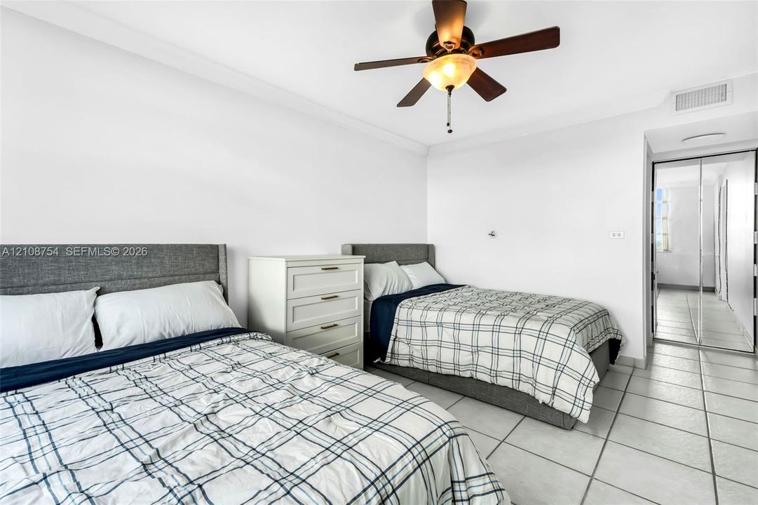En Venta: $259,000 (2 camas, 2 baños, 1073 Pies cuadrados)