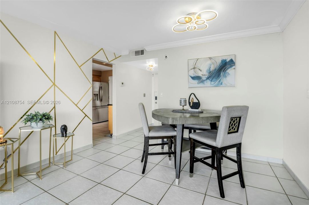 En Venta: $259,000 (2 camas, 2 baños, 1073 Pies cuadrados)