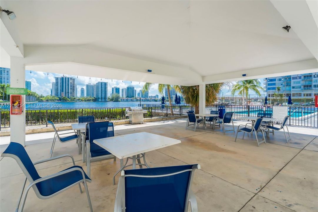 En Venta: $259,000 (2 camas, 2 baños, 1073 Pies cuadrados)