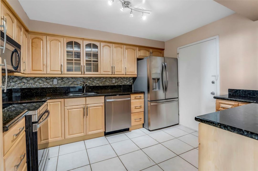 En Venta: $259,000 (2 camas, 2 baños, 1073 Pies cuadrados)