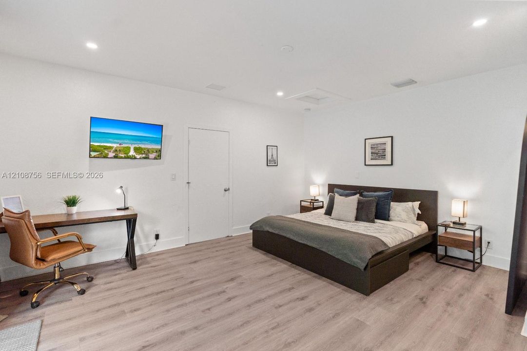 Neutral-toned wood-finish flooring, recessed lighting, and smooth-finish walls
