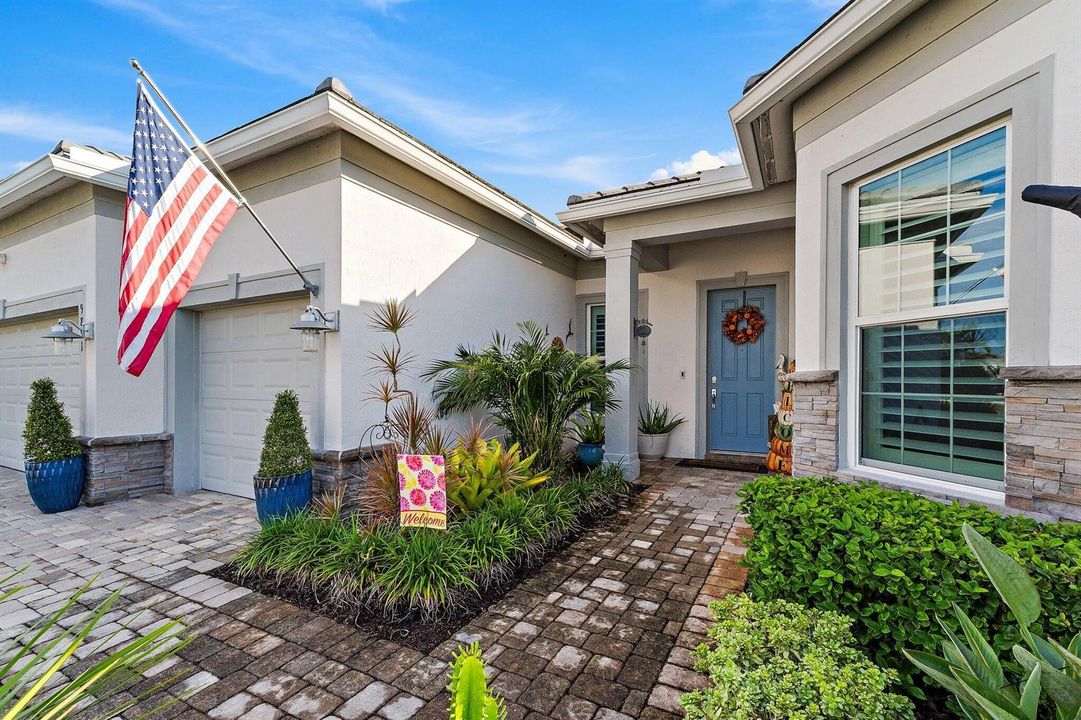 025-9891SWLegacyDr-Stuart-SMALL