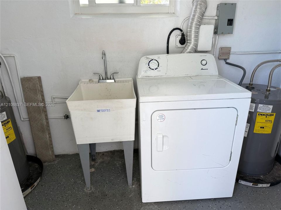 В аренду: $2,999 (3 спален, 1 ванн, 1604 Квадратных фут)