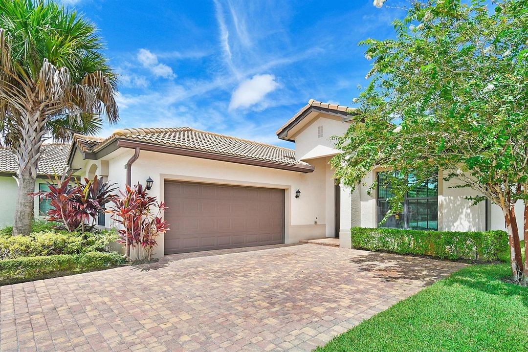 SPACIOUS HOME IN A GATE COMMUNITY