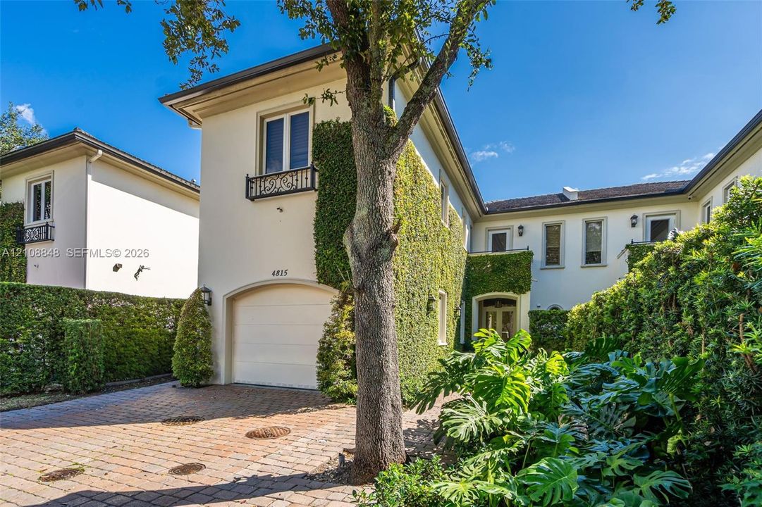 For Sale: $3,895,000 (4 beds, 4 baths, 3451 Square Feet)