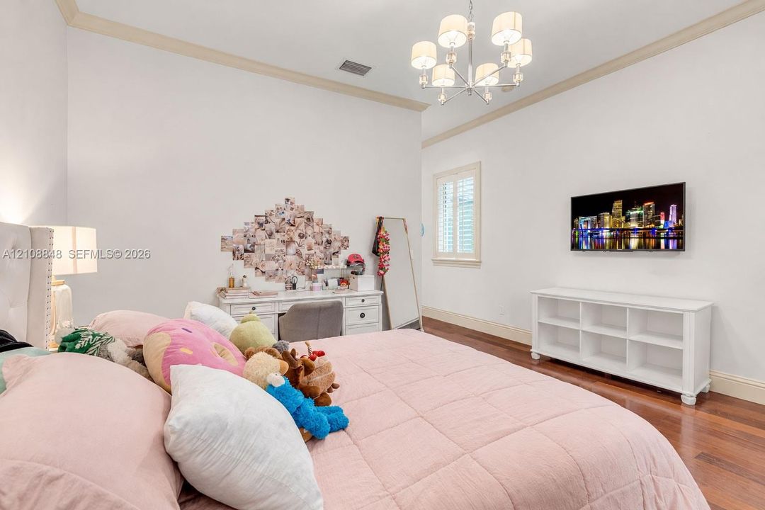 For Sale: $3,895,000 (4 beds, 4 baths, 3451 Square Feet)