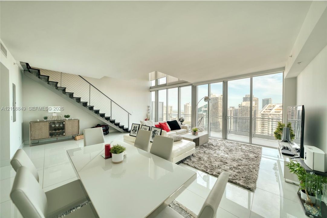 For Sale: $1,500,000 (2 beds, 2 baths, 1987 Square Feet)