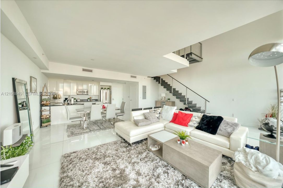For Sale: $1,500,000 (2 beds, 2 baths, 1987 Square Feet)