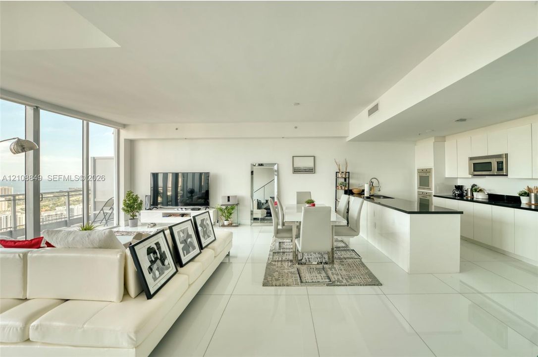 For Sale: $1,500,000 (2 beds, 2 baths, 1987 Square Feet)