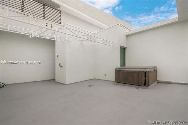 For Sale: $1,500,000 (2 beds, 2 baths, 1987 Square Feet)