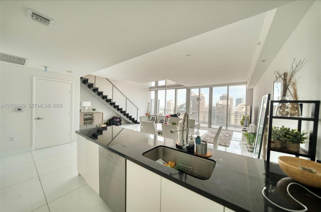 For Sale: $1,500,000 (2 beds, 2 baths, 1987 Square Feet)