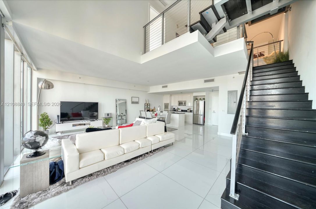 For Sale: $1,500,000 (2 beds, 2 baths, 1987 Square Feet)