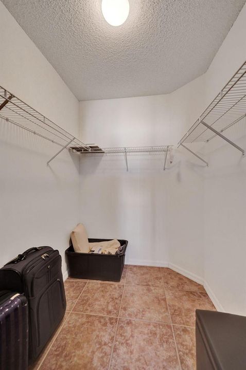 Secondary Bdrm Walk-in
